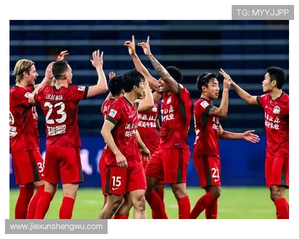 中超赛季前瞻：各球队竞争格局明朗，谁将成为夺冠热门？