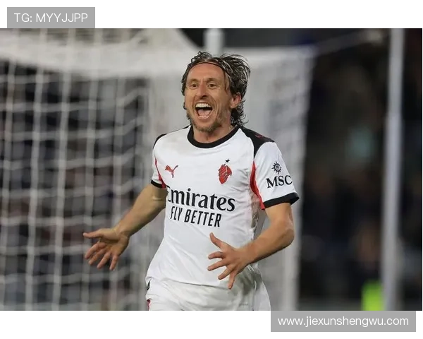 莫德里奇从8号位到自由中场的战术角色演变分析