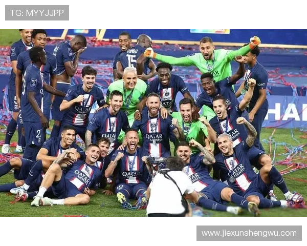 巴黎圣日耳曼战术混乱与更衣室矛盾加剧,豪门稳定性面临考验 巴黎圣日耳曼战术混乱与更衣室矛盾加剧,豪门稳定性面临考验